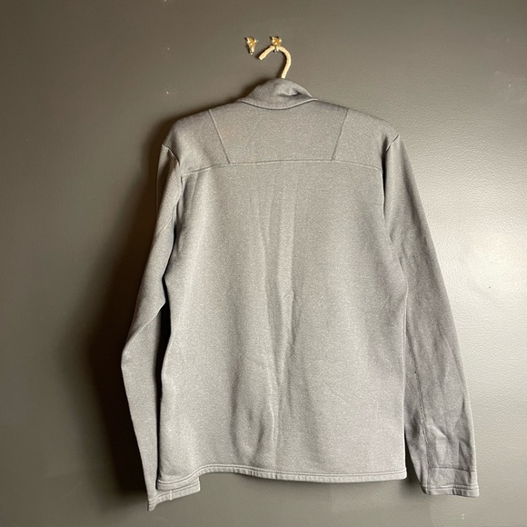 694. Patagonia Gray Zip Fleece - Picture 5 of 9